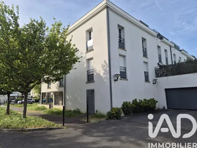 Apartment in Saint-Pierre-du-Perray (91280)
