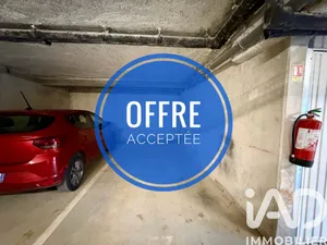 Parking in Auriol (13390)