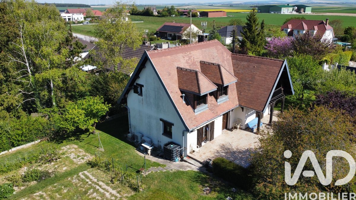 maison à Saint-Lyé