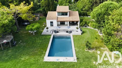 Maison traditionnelle à Saint-Étienne-du-Grès (13103)