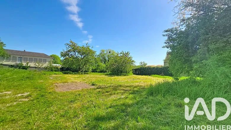 Terrain 700 m² · à Souvigny · 16 500 €