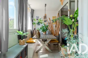 Apartment in Hyères (83400)