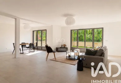 House in Saint-Cloud (92210)