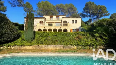 Maison traditionnelle à Roquefort-les-Pins (06330)