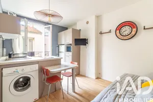 Apartment in Paris (75020)