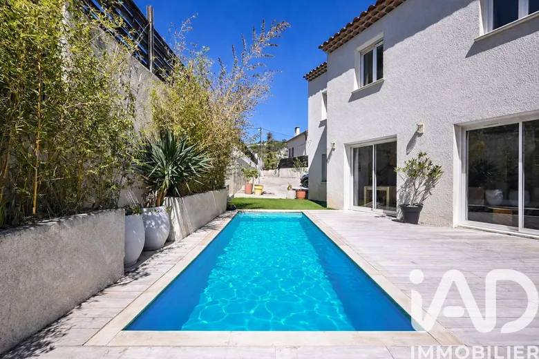Maison 5 pièces 184 m² · à Simiane-Collongue · 184 m² · 560 000 €