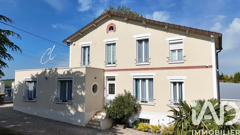 Maison 5 pièces 143 m² · à Villeneuve-la-Guyard · 143 m² · 290 000 €
