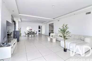 House in Milhaud (30540)