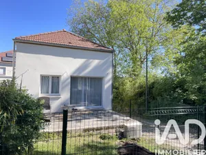 Maison traditionnelle à Coubron (93470)