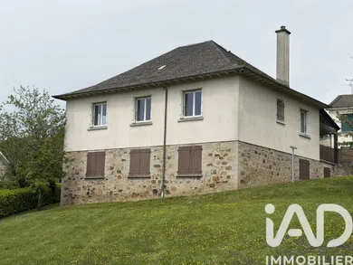 Traditional house in Rieupeyroux (12240)
