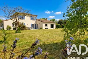 Traditional house in Quinçay (86190)