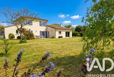 Traditional house in Quinçay (86190)