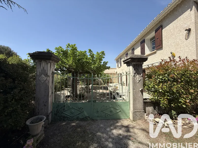 Maison 8 pièces 240 m² · à Rasteau · 240 m² · 598 000 €