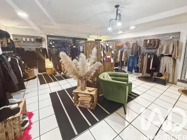 Habillement, Textile​ à Saint-Maximin-la-Sainte-Baume (83470) · 152 m² · 55 400 €