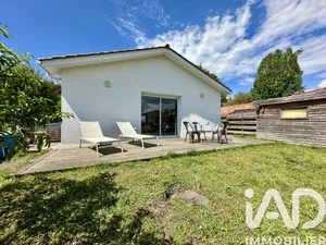 Maison traditionnelle à Azur (40140)
