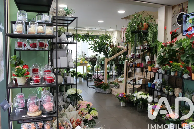 Local commercial 260 m² · à Tiercé · 260 m² · 157 290 €