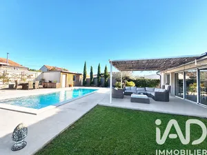 Mansion in Saint-Médard-en-Jalles (33160)