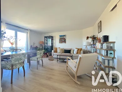 Apartment in Bordeaux (33800)