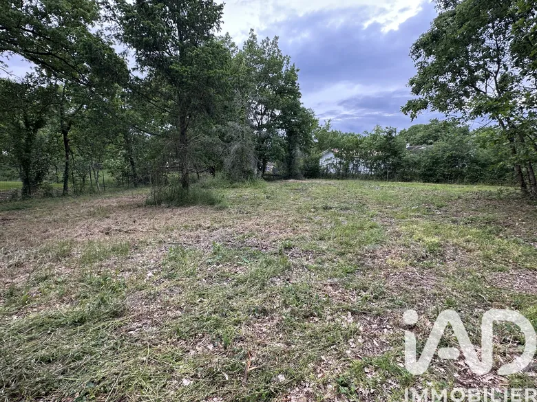 Terrain à Castelnau-d'Estrétefonds (31620) · 136 000 €