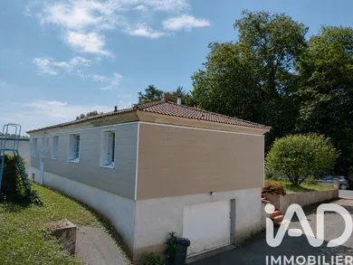 Maison à Saint-Étienne-du-Bois (85670)