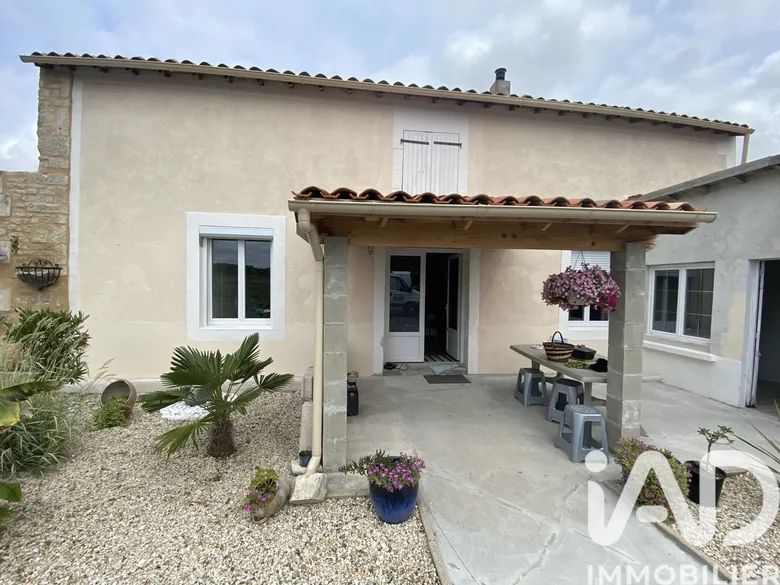 Maison 2 pièces 70 m² · à Aigre · 70 m² · 128 000 €