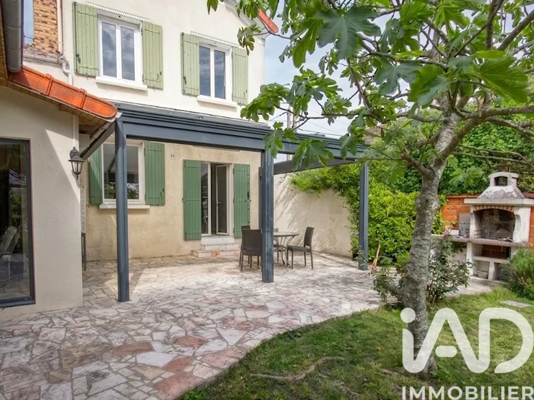 Maison 6 pièces 107 m² · à Crosne · 107 m² · 378 000 €