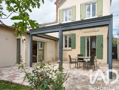 Townhouse in Crosne (91560)