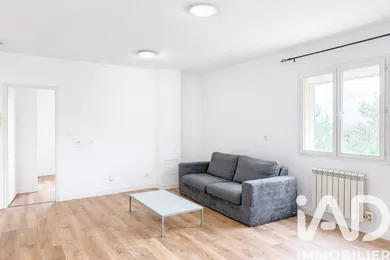 Apartment in Saint-Genis-Laval (69230)