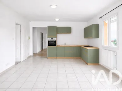Apartment in Saint-Genis-Laval (69230)