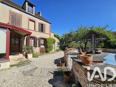 Maison de campagne à Bellechaume (89210)