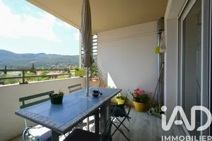 Apartment in Cuges-les-Pins (13780)
