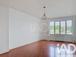 Apartment in Courbevoie (92400)