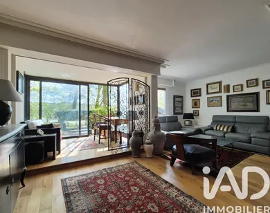 Apartment in Jouy-en-Josas (78350)
