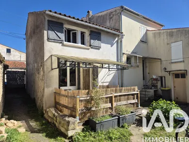 Townhouse in Niort (79000)