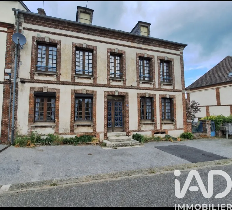 Maison 6 pièces 164 m² · à Saint-Hilaire-sur-Risle · 164 m² · 97 000 €