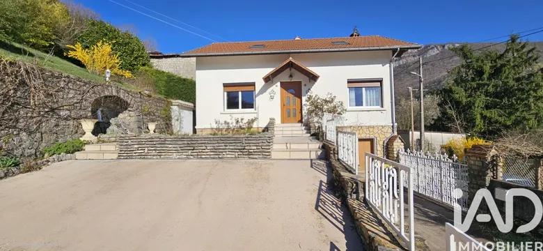 Maison 5 pièces 131 m² · à Tenay · 130,9 m² · 269 000 €