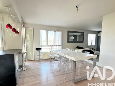 Apartment in Uzès (30700)