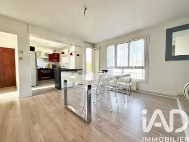 Apartment in Uzès (30700)