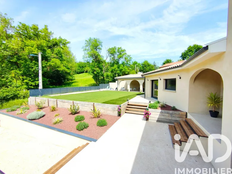 Maison 7 pièces 236 m² · à Saint-Martin-la-Plaine · 236 m² · 710 000 €
