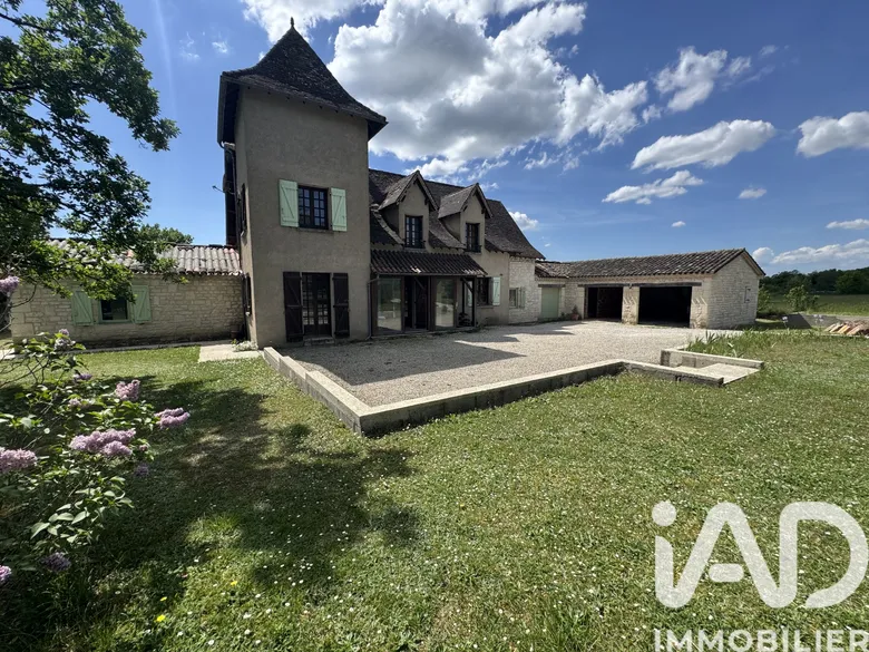 Maison 5 pièces 144 m² · à Lalbenque · 144,2 m² · 235 000 €
