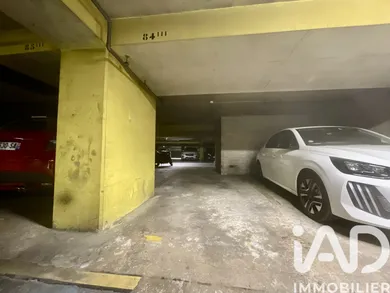 Parking à Paris (75011)