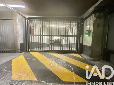 Parking à Paris (75011)