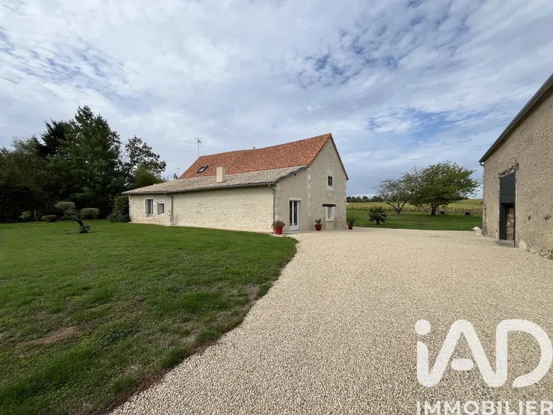 Maison 7 pièces 220 m² · à Chauvigny · 220 m² · 259 000 €