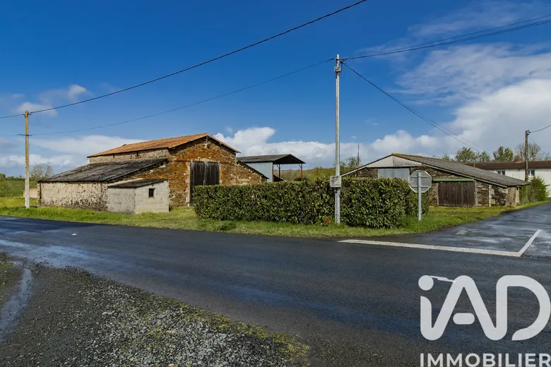 Maison 10 pièces 295 m² · à Chavagnes-en-Paillers · 295 m² · 158 000 €