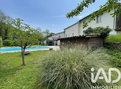 Maison traditionnelle à Fougax-et-Barrineuf (09300)