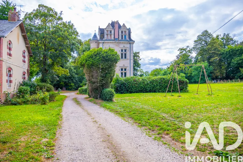 Maison 11 pièces 345 m² · à La Milesse · 345 m² · 350 000 €