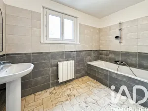Townhouse in Villeneuve-sur-Yonne (89500)
