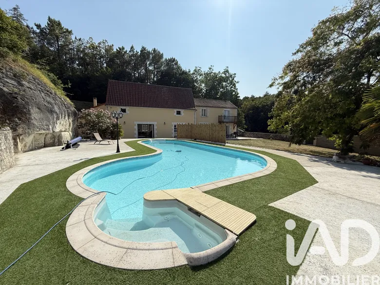 Maison 8 pièces 215 m² · à Availles-en-Châtellerault · 215 m² · 279 000 €