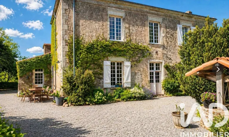 Maison 12 pièces 285 m² · à Corcoué-sur-Logne · 285 m² · 760 000 €