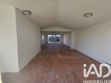 Commercial walls in Narrosse (40180)